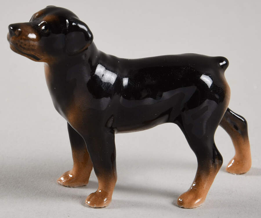 Hagen-Renaker Figurines Rottweiller - No Box by Hagen-Renaker-1