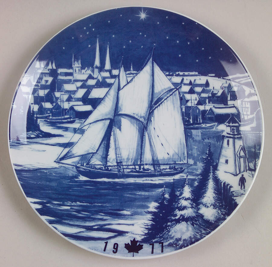 Canada Christmas Plate Bluenose Of Lunenburg N.S. - Boxed by Hutschenreuther-1