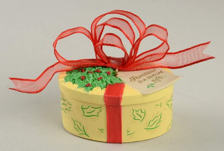 2004 Hallmark Christmas Ornaments Gift Of Friendship - No Box by Hallmark Gold Crown-1