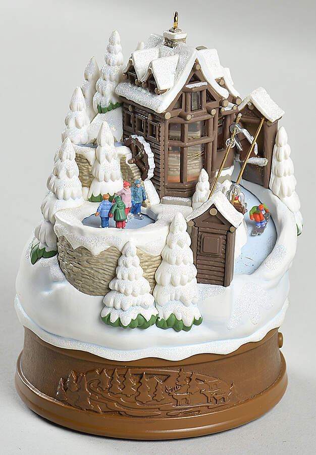 2007 Hallmark Christmas Ornaments Snowy Mountain Lodge-Magic - Boxed by Hallmark Gold Crown-1