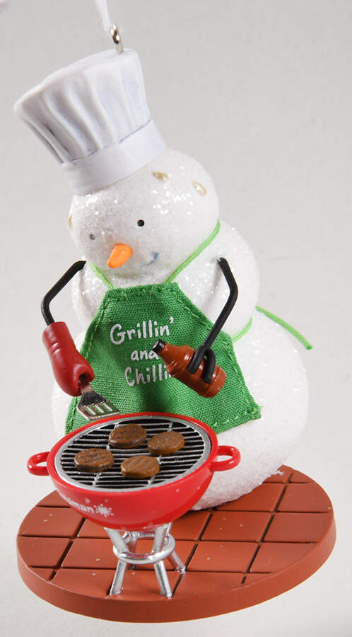 2008 Hallmark Christmas Ornaments Grillin And Chillin - Boxed by Hallmark Gold Crown-1