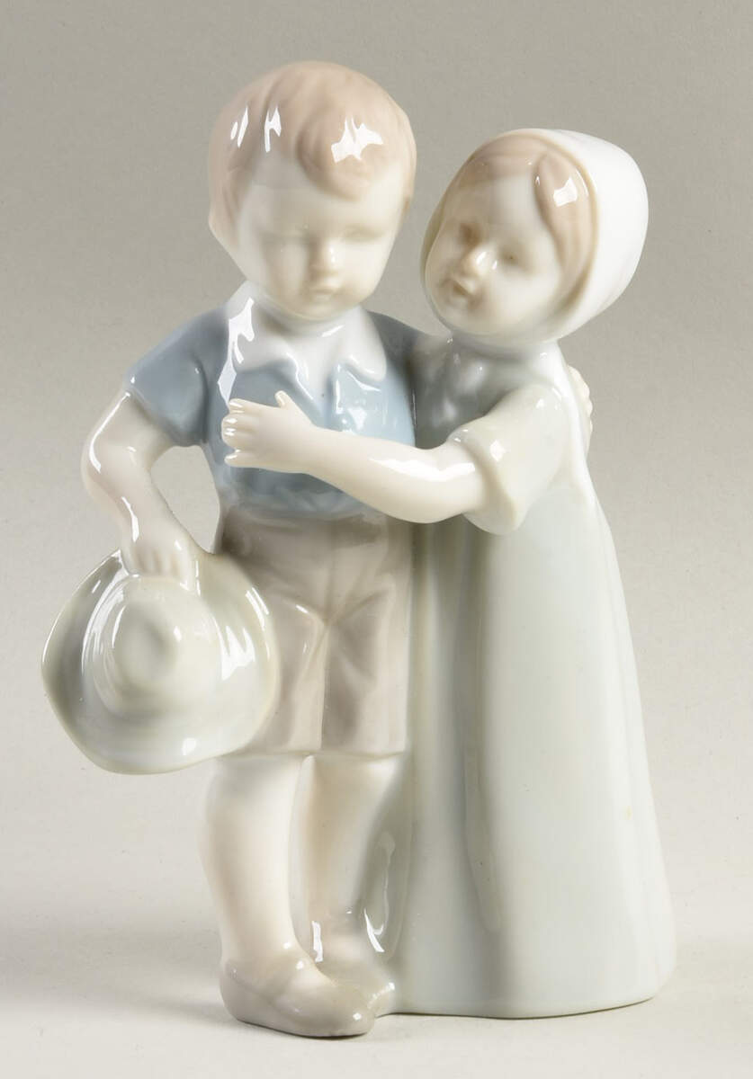 House of Global Art Figurines Boy And Girl Hugging - No Box by House of Global Art-1