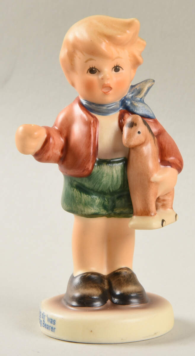 Little Flag Bearer Tm8-Little Flag Bearer-Special Edition - No Box 1a by M.I. Hummel-1