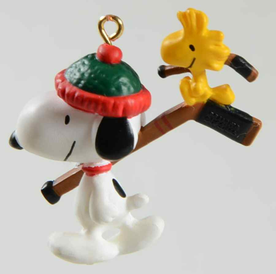 Winter Fun with Snoopy-Miniature 2000 - Hockey #3 - Boxed by Hallmark Gold Crown-1