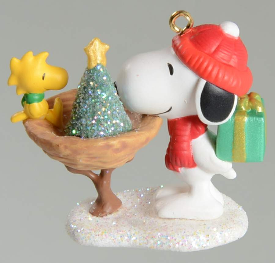 Winter Fun with Snoopy-Miniature 2009 - Gift & Nest #12 - Boxed by Hallmark Gold Crown-1