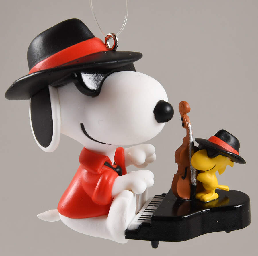 Spotlight on Snoopy 2022-Jazzy, Snazzy Friends - Boxed by Hallmark Gold Crown-1