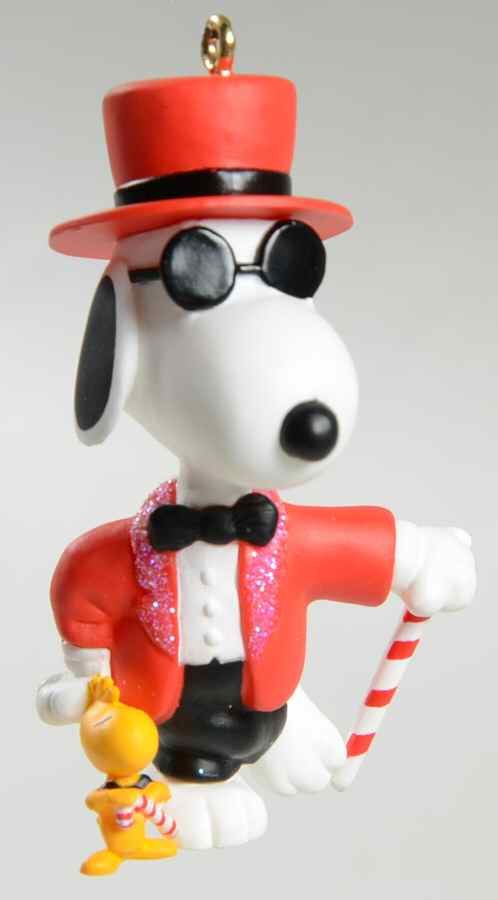 Spotlight on Snoopy 2003-Joe Cool - Boxed by Hallmark Gold Crown-1