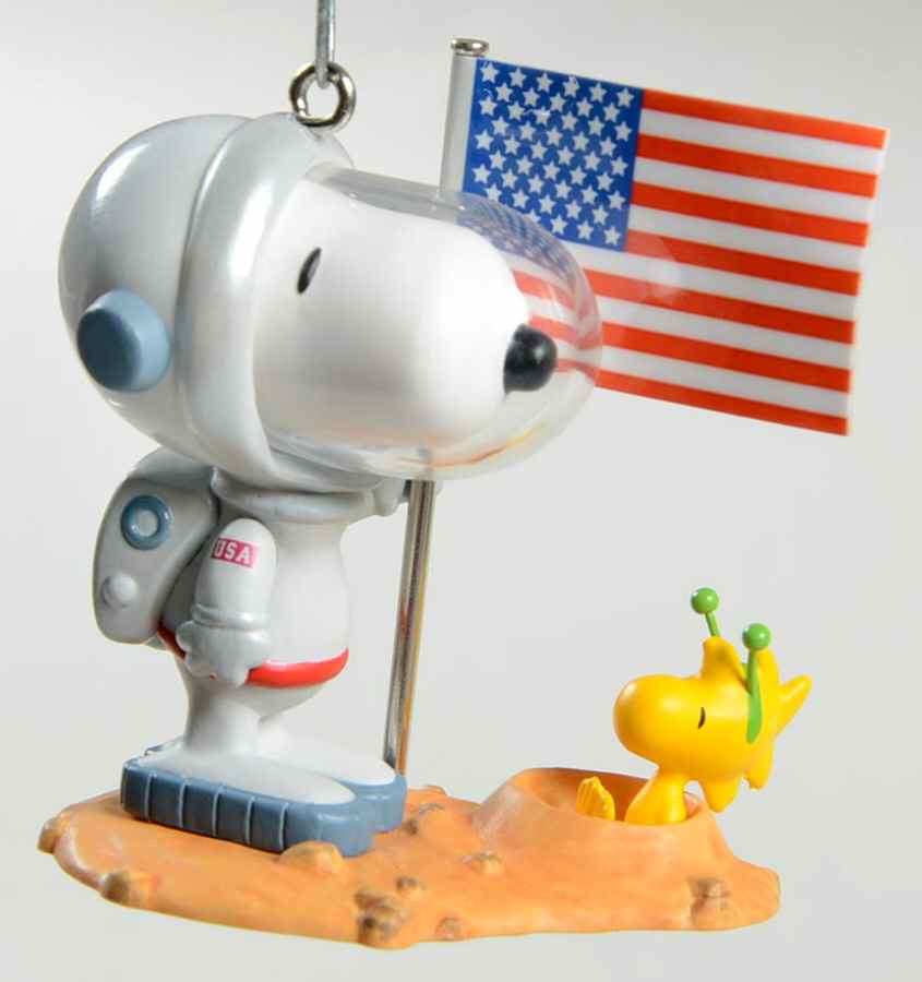Spotlight on Snoopy 2007-Spaceman Snoopy - Boxed by Hallmark Gold Crown-1