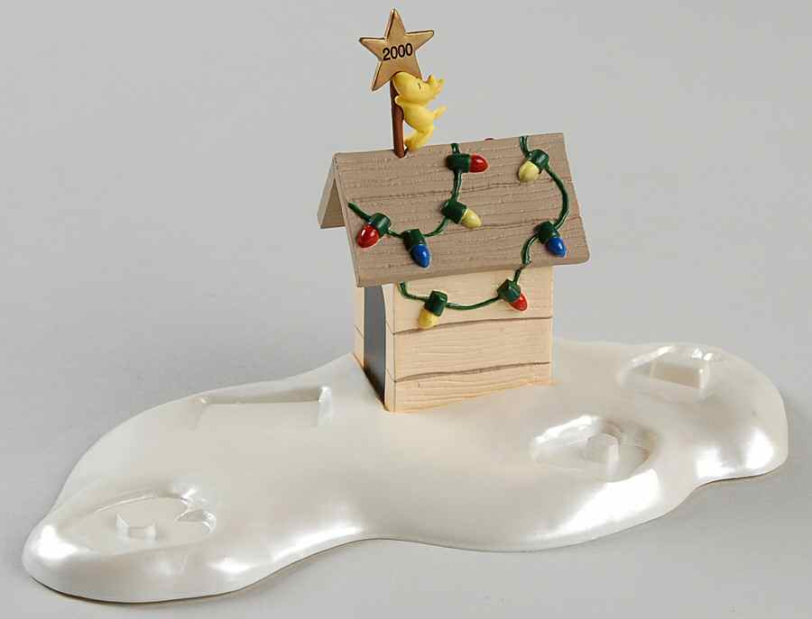 A Snoopy Christmas Doghouse & Woodstock - No Box by Hallmark Gold Crown-1