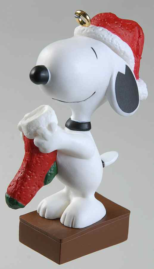 A Snoopy Christmas Snoopy - Boxed by Hallmark Gold Crown-1