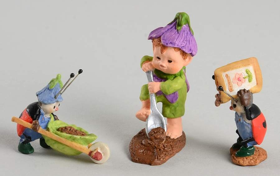 Merry Miniatures 1997 Getting Ready For Spring-Set Of 3 - No Box by Hallmark Gold Crown-1