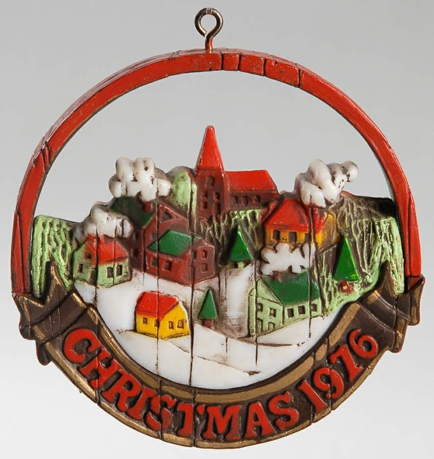 Nostalgia Peace On Earth - No Box by Hallmark Gold Crown-1