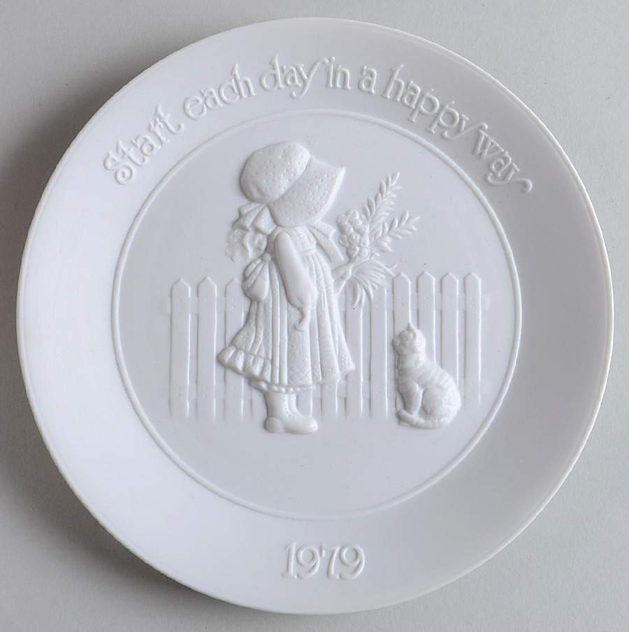 Holly Hobbie Annual Plate Start Each Day In A Happy Way - No Box by Holly Hobbie-1