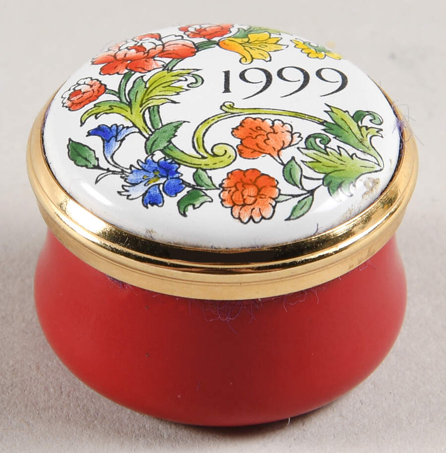 Annual Year Mini Box 1999 - With Box Bx1999 by Halcyon Days-1