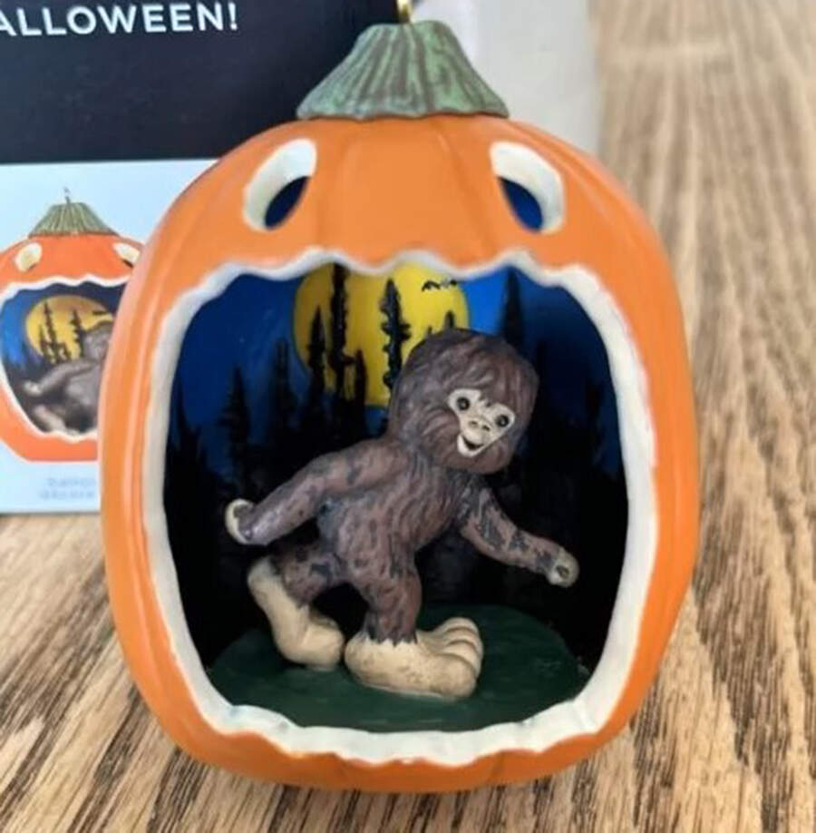 Happy Halloween 2021 #9 Bigfoot - Boxed by Hallmark Gold Crown-1