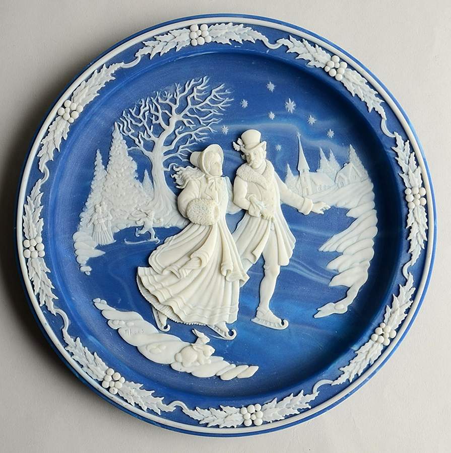 Christmas Cameos Skaters At Twilight - Boxed by Incolay Studios-1