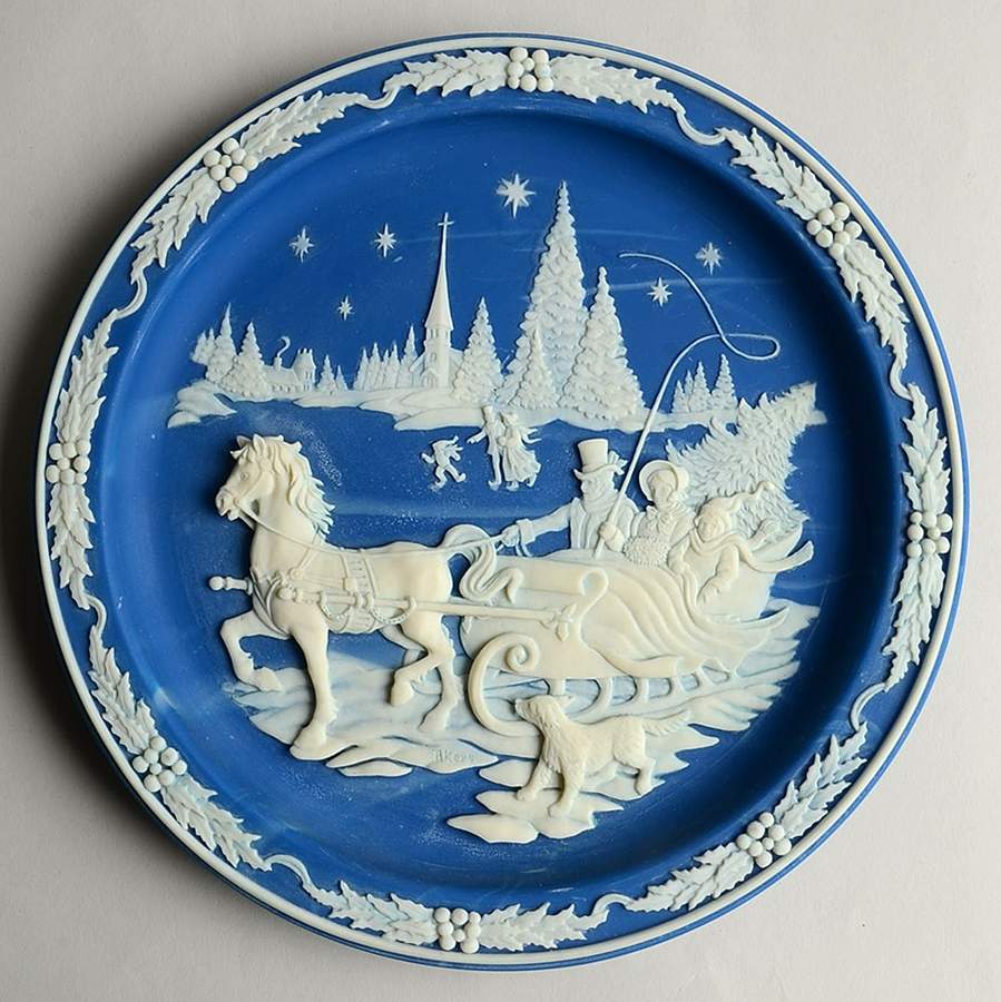 Christmas Cameos Home With The Tree - No Box by Incolay Studios-1
