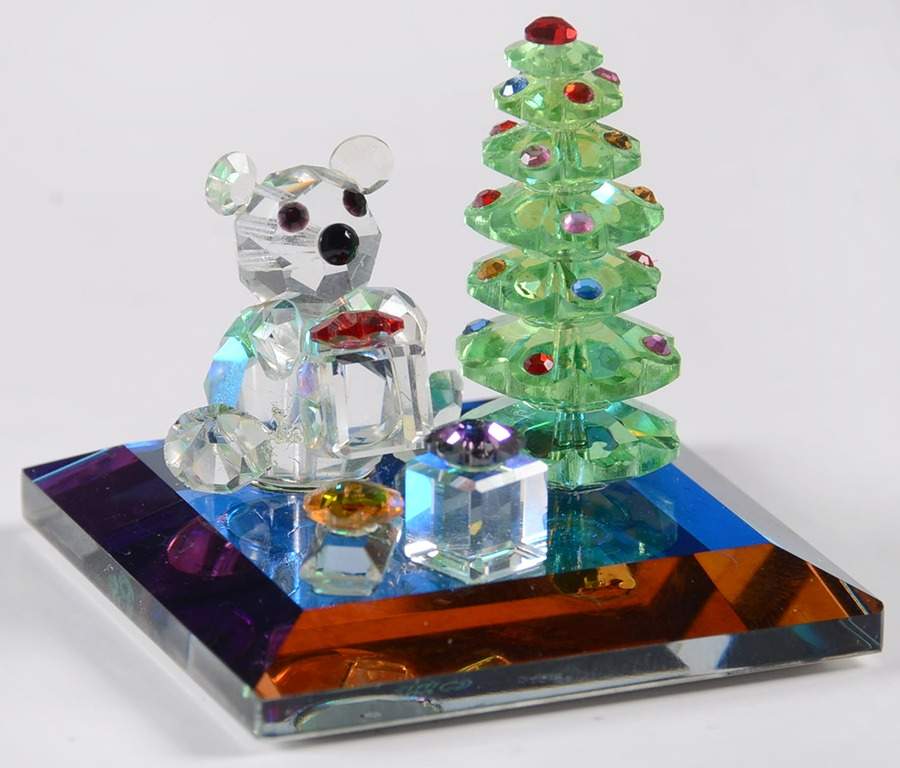 Iris Arc Crystal Figurines Teddy Bear With Christmas Tree And Prese - No Box by Iris ARC-1