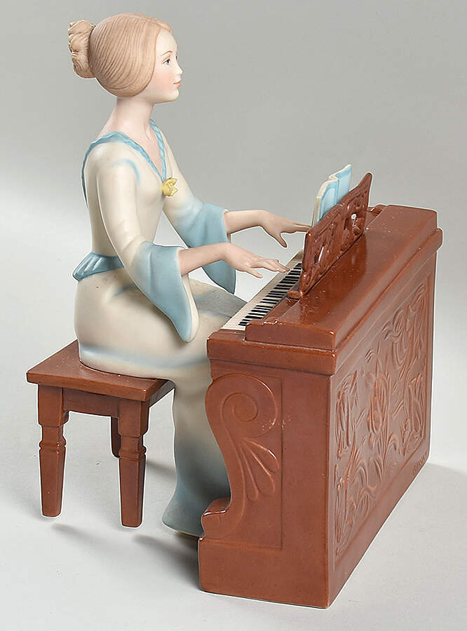 Ispanky Figurines Girl At Piano - No Box by Ispanky-1