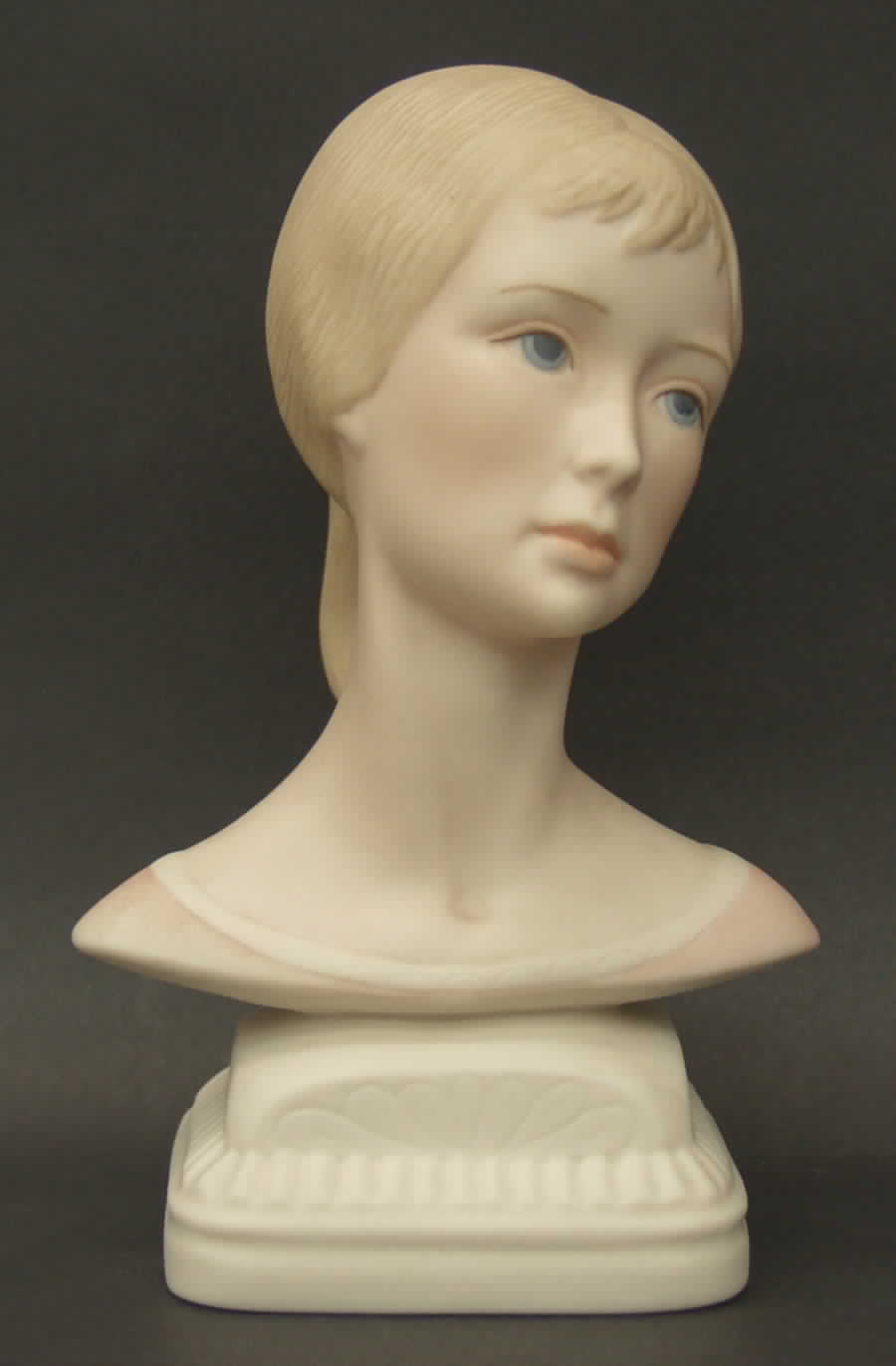 Ispanky Figurines Susie - No Box by Ispanky-1