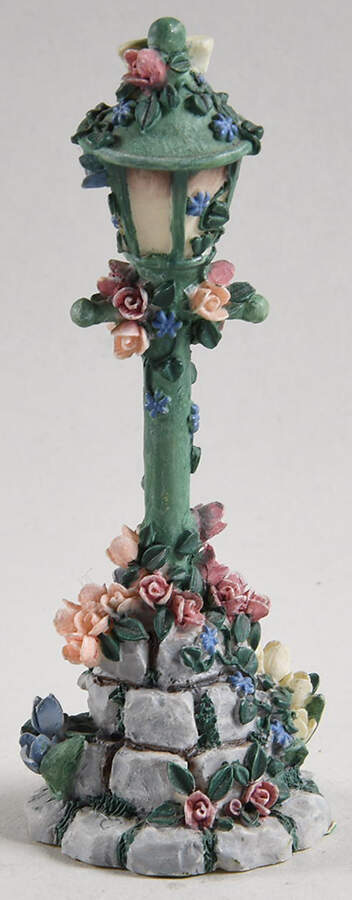 Ivy & Innocence Glimmering Lampost - No Box by Cast Art-1