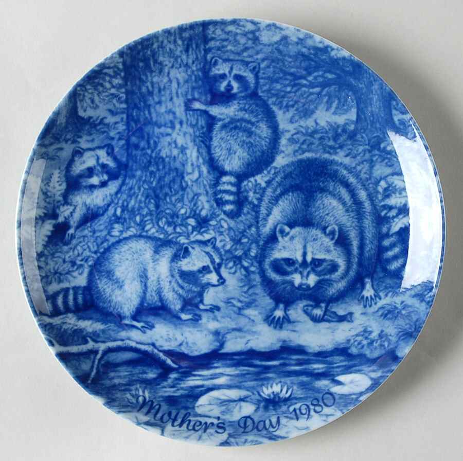 Mother's Day Plate Raccoon Family - Boxed by Kaiser-1
