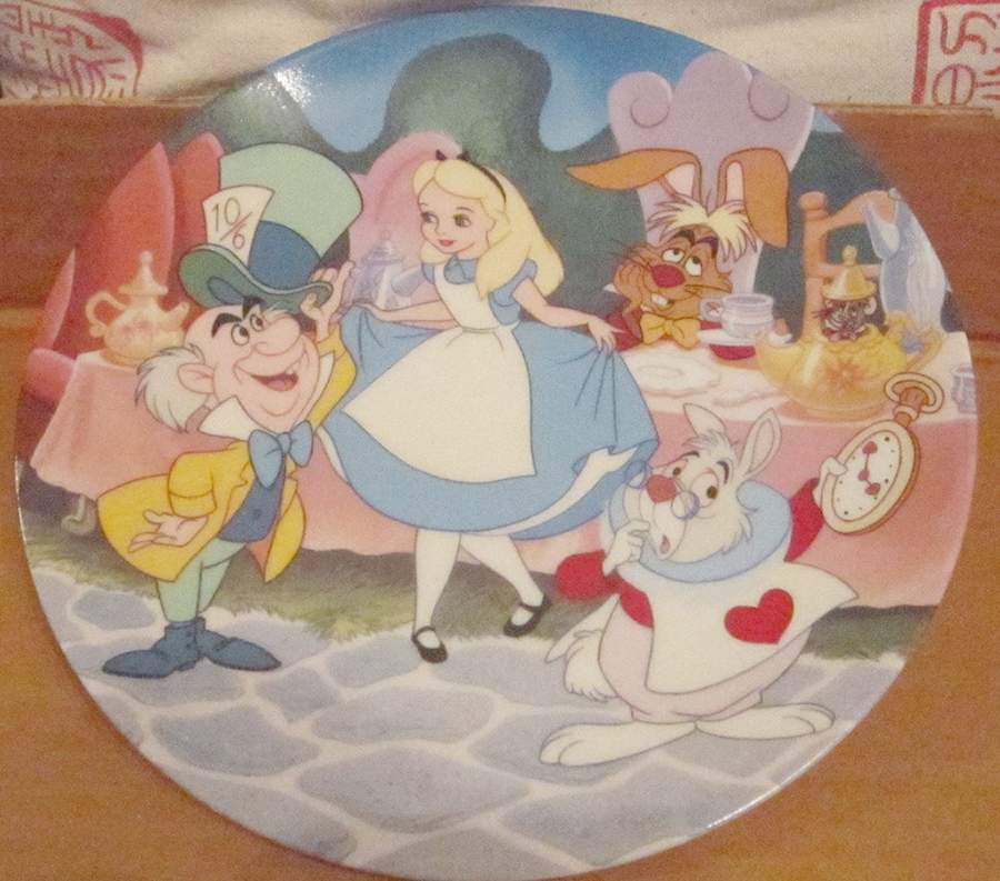 Disney Treasured Moments Collection Alice In Wonderland - Boxed by ...