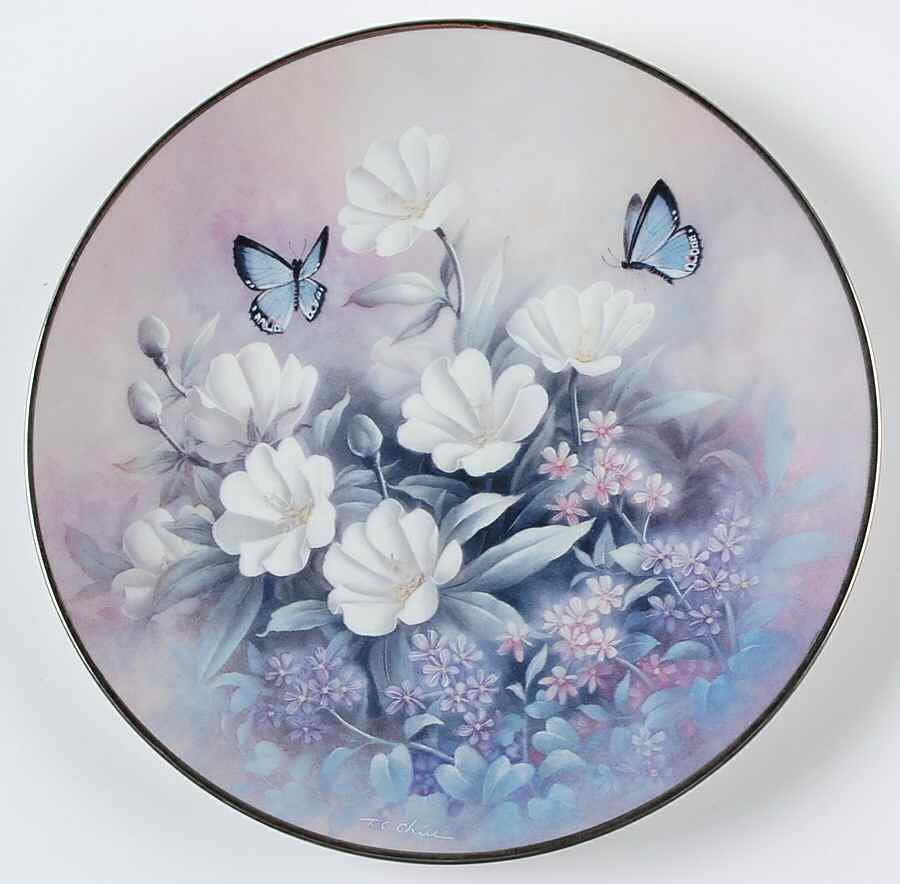 Jewels of the Flowers Aquamarine Glimmer - Boxed by Edwin Knowles-1