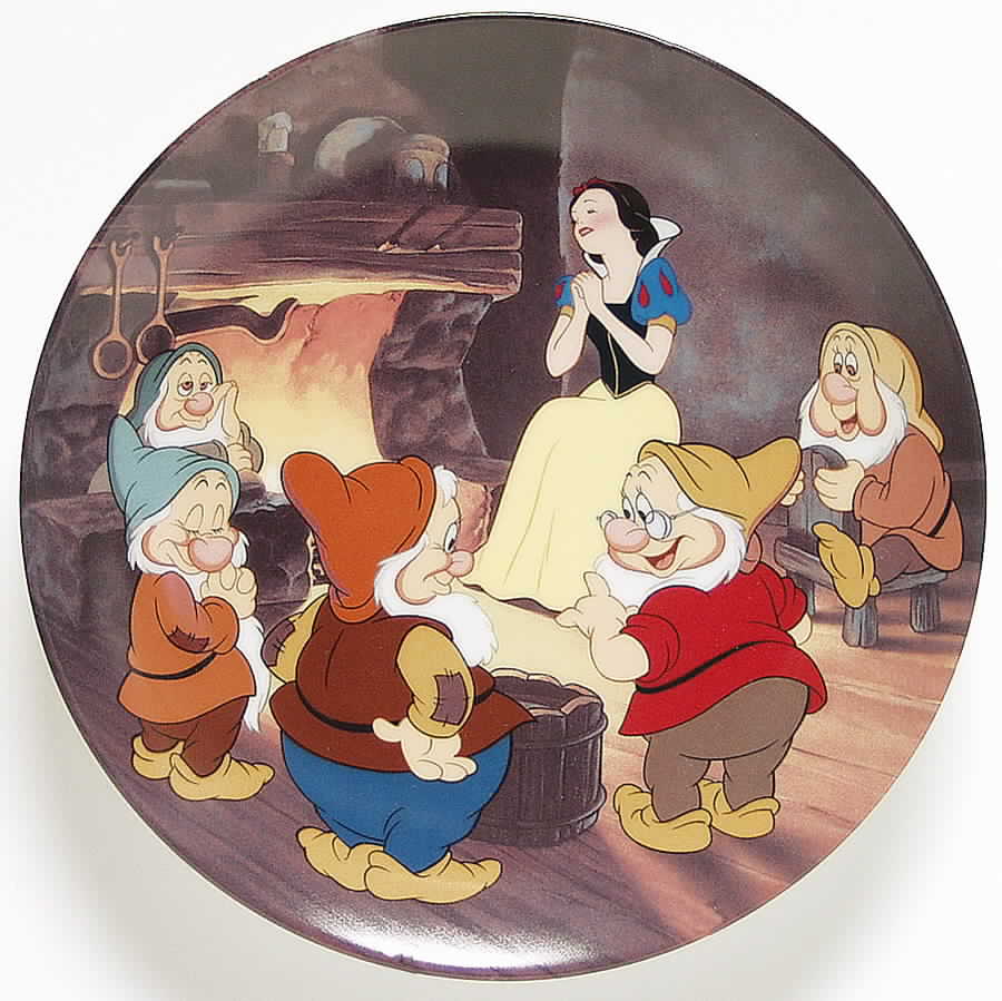 Snow White & The Seven Dwarfs Fireside Love Story - Boxed by Edwin Knowles-1