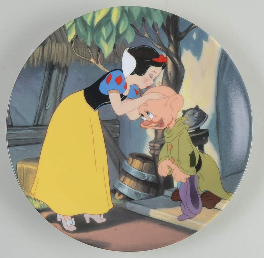 Snow White & The Seven Dwarfs A Kiss For Dopey - Boxed by Edwin Knowles-1