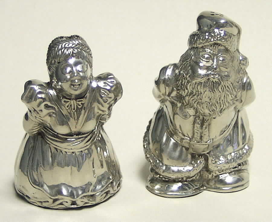 Christmas Salt & Pepper Set Santa & Mrs Claus Kissing - No Box by Kirk Stieff-1