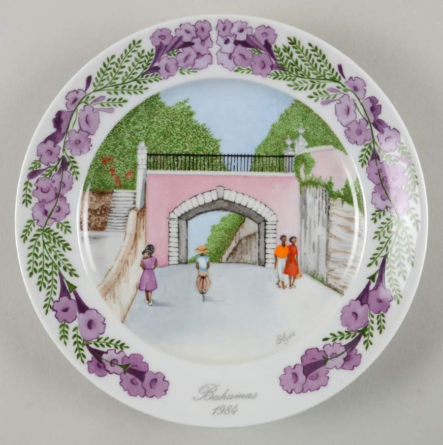 Bahamas Plates 1984-Gregory's Arch And Jacaranda Flower - Boxed by Kaiser-1