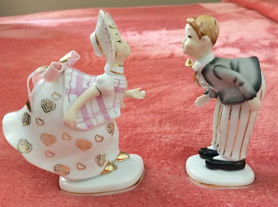 Lefton Figurines Kissing Couple (Set Of Two) - No Box by Lefton-1