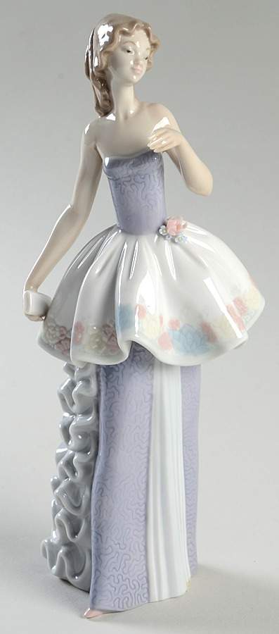 Young Women Grand Entrance - No Box by Lladro-1