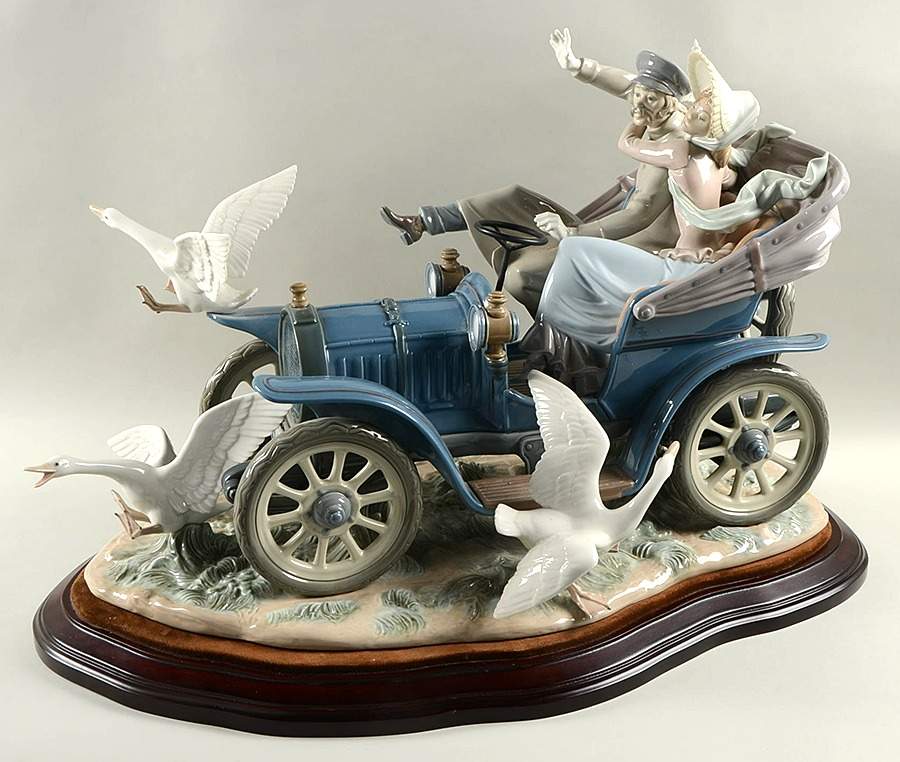 People in Cars Car In Trouble - Boxed by Lladro-1