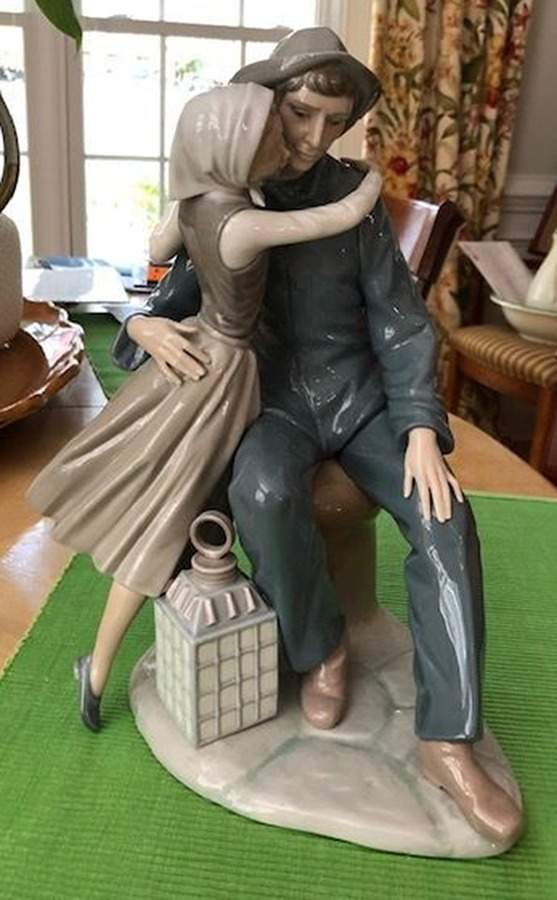 Men and Children The Kiss - No Box by Lladro-1