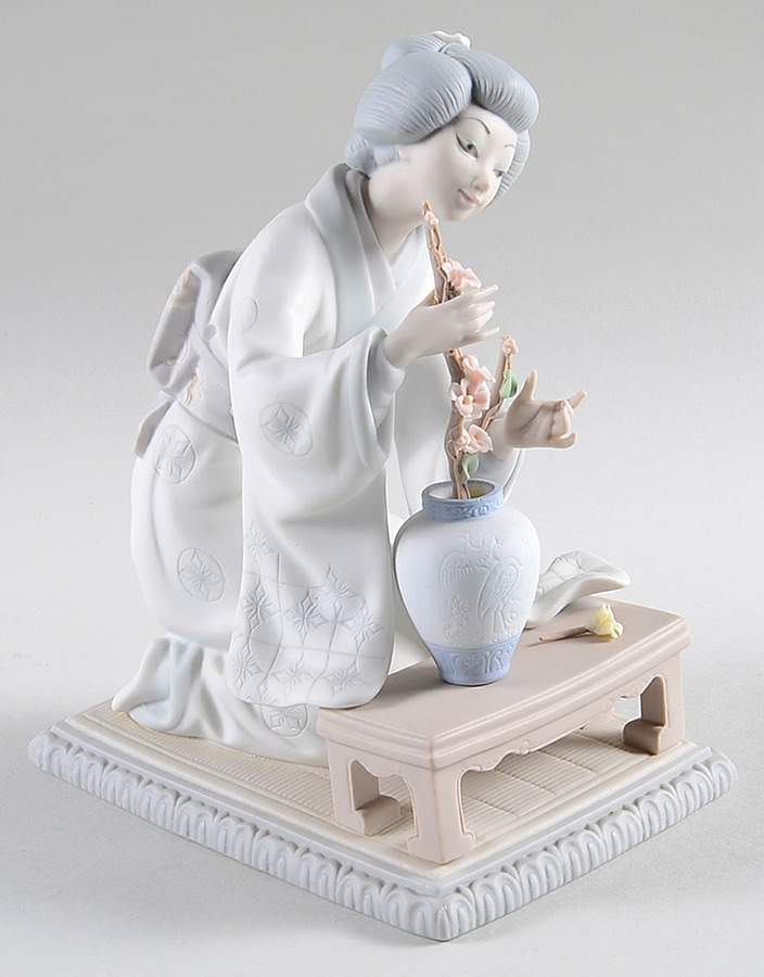 Asian Inspiration Oriental Girl - No Box by Lladro-1