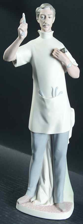 Professionals Dentist (Reduced Size) - No Box by Lladro-1