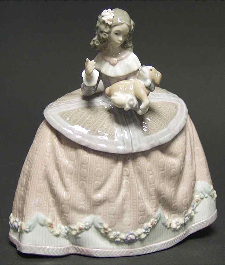 Marie Antoinette Costumes Pilar - No Box by Lladro-1