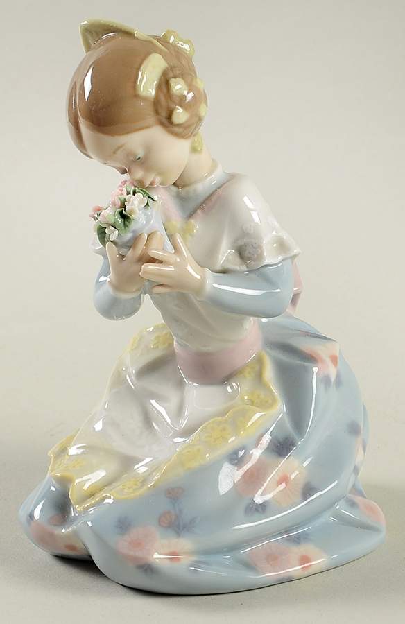Valencian Loving Valenciana - Boxed by Lladro-1