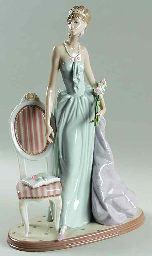 Elegant Ladies A Lady Of Taste - No Box by Lladro-1