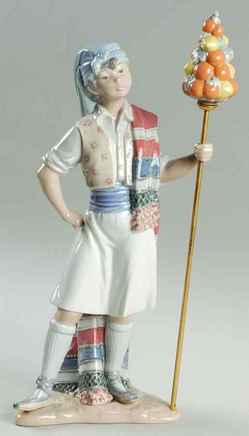 Valencian Valencian Boy - No Box by Lladro-1