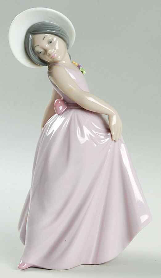Chiquitinas with Hat Iris - Boxed by Lladro-1
