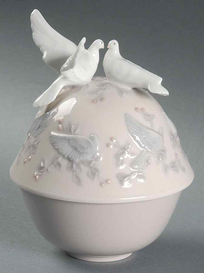 Lladro Boxes The Kiss - Boxed by Lladro-1