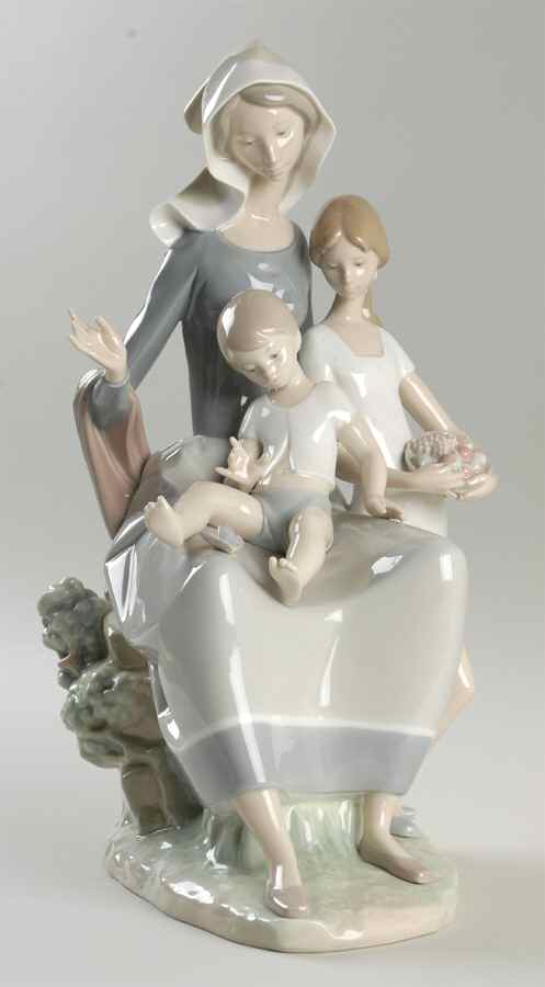 Women and Children Mother - No Box by Lladro-1