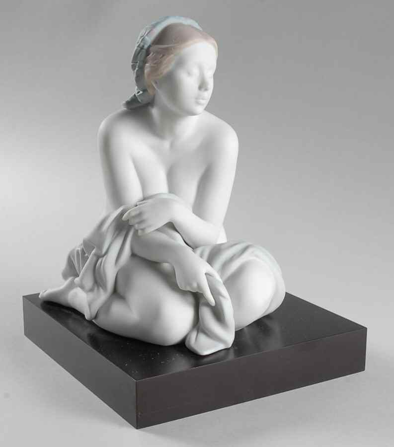 Nudes A Timeless Moment - No Box by Lladro-1