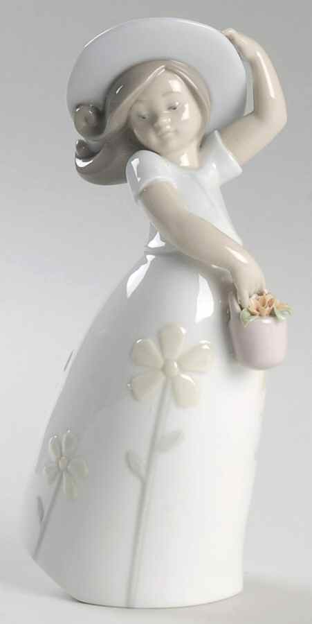 Children with Flowers Little Daisy - No Box by Lladro-1