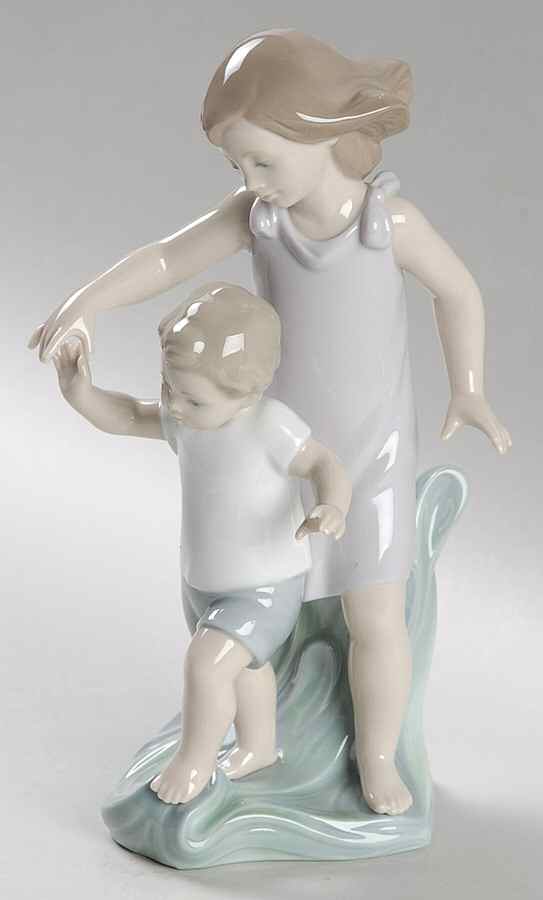 Brothers and Sisters Let Me Help You - No Box by Lladro-1