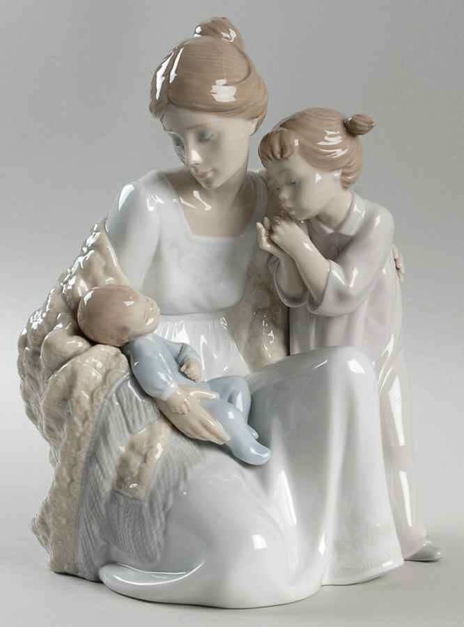 Women and Children Welcome To The Family - Boxed by Lladro-1