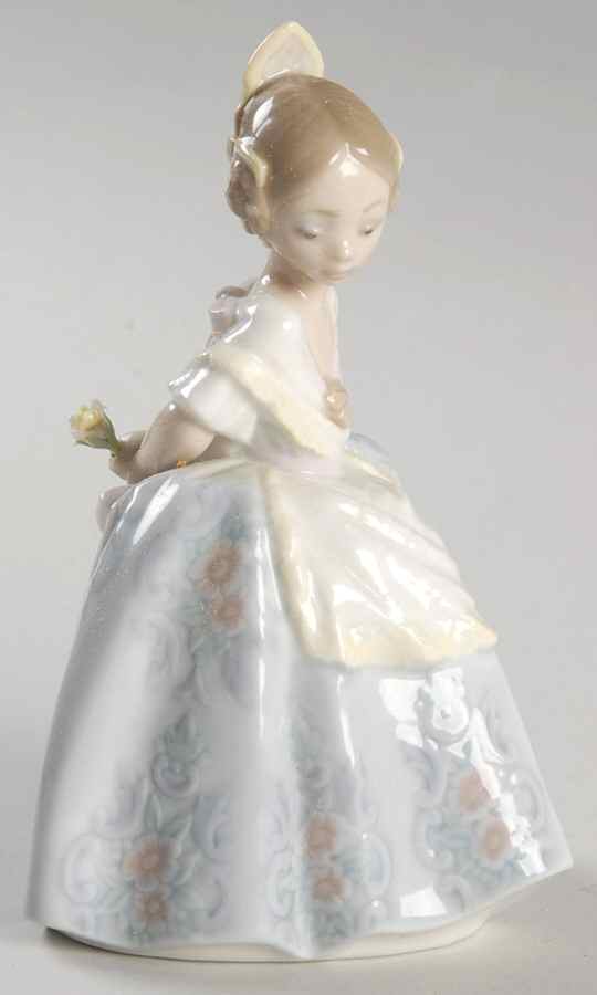 Valencian Pepita - Boxed by Lladro-1